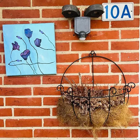 Βίλα And Cozy Family House At Center