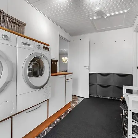 Vila And Cozy Family House At Center *