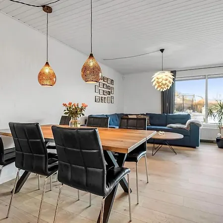 And Cozy Family House At Center Vila *