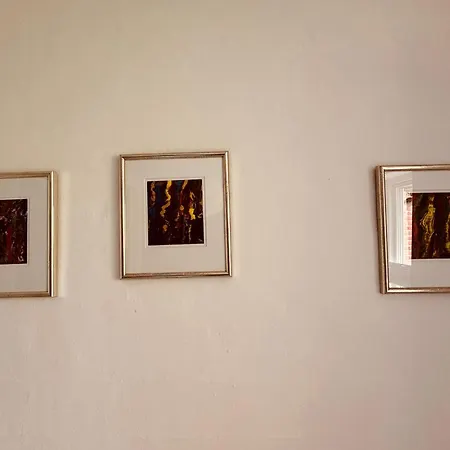 And Cozy Family House At Center Vila