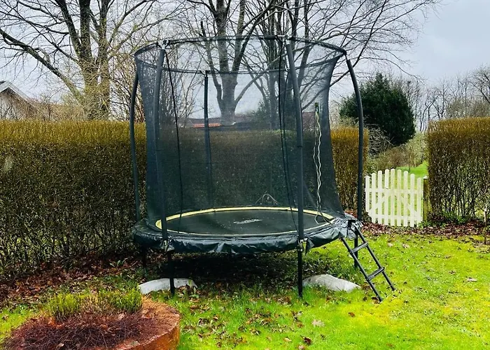 Villa And Cozy Family House At Center *