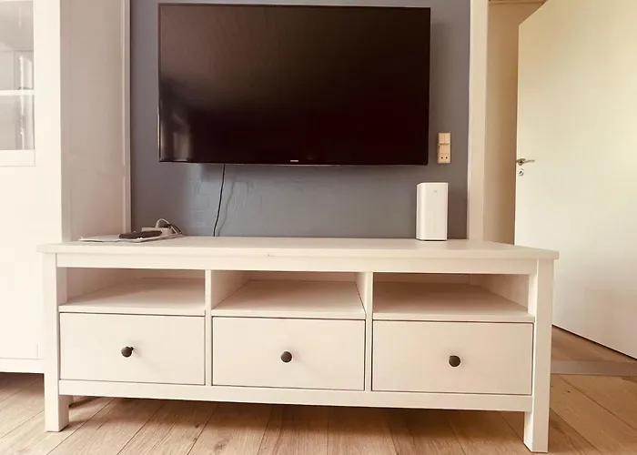 Villa And Cozy Family House At Center