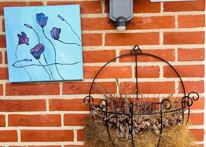 Villa And Cozy Family House At Center